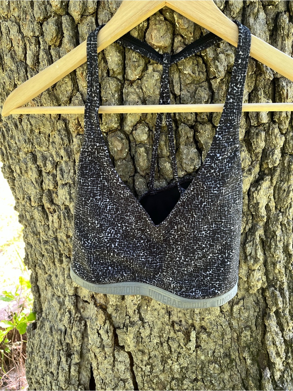 ⬇️ Price Drop!  ⬇️ Under Armour Sports Bra in size L - Picture 2 of 5
